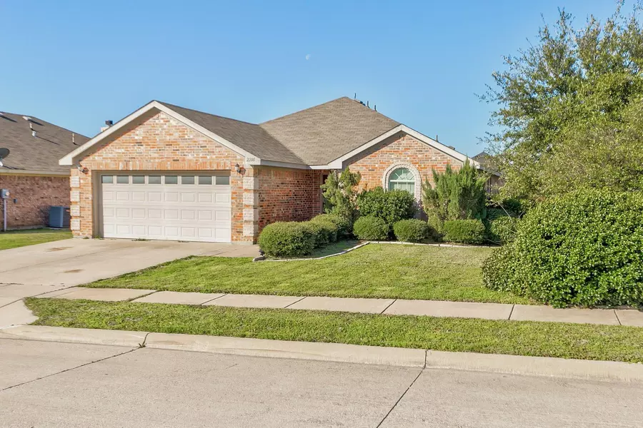 2200 Halladay Trail, Fort Worth, TX 76108