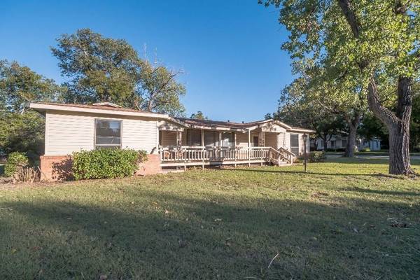 319 Hanon Court, White Settlement, TX 76108