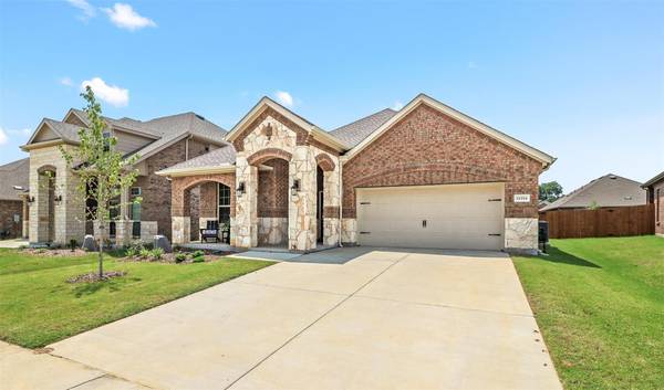 11224 Yellow Rose Way, Aubrey, TX 76227