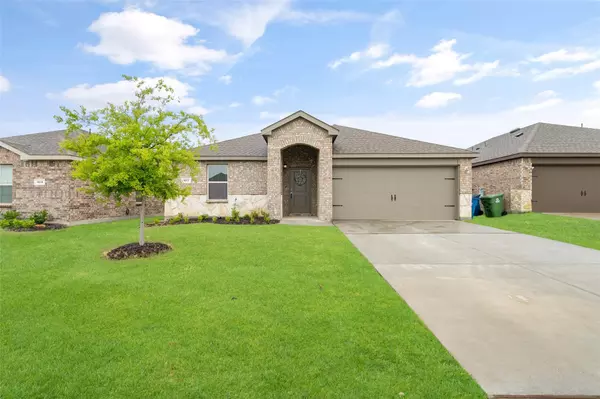 977 Glover Drive, Aubrey, TX 76227