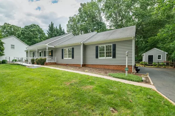 202 Hounds Run, Forest, VA 24551