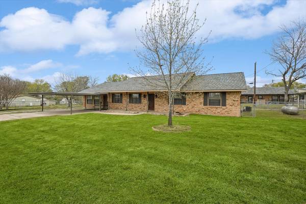 217 Hillcrest Circle, Gordonville, TX 76245