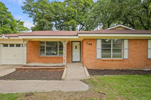 304 W Cheryl Avenue, Hurst, TX 76053