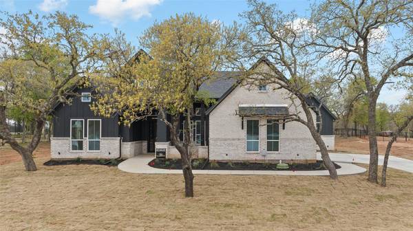 673 S Sugartree Drive,  Lipan,  TX 76462