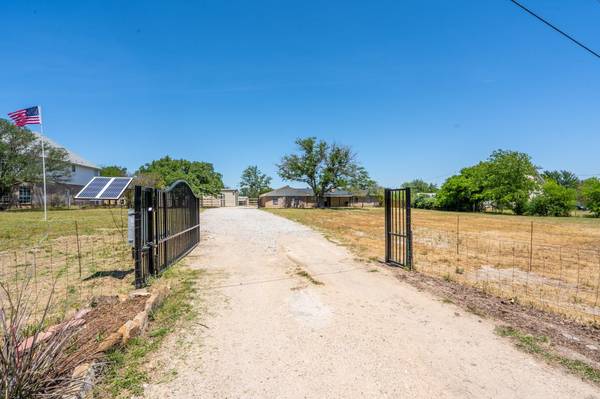 7720 Nine Mile Bridge Road, Fort Worth, TX 76135