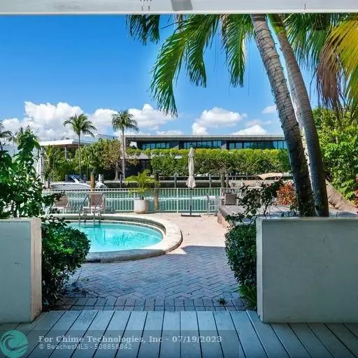 Miami Beach, FL 33140,4800 Pine Tree Dr  #105