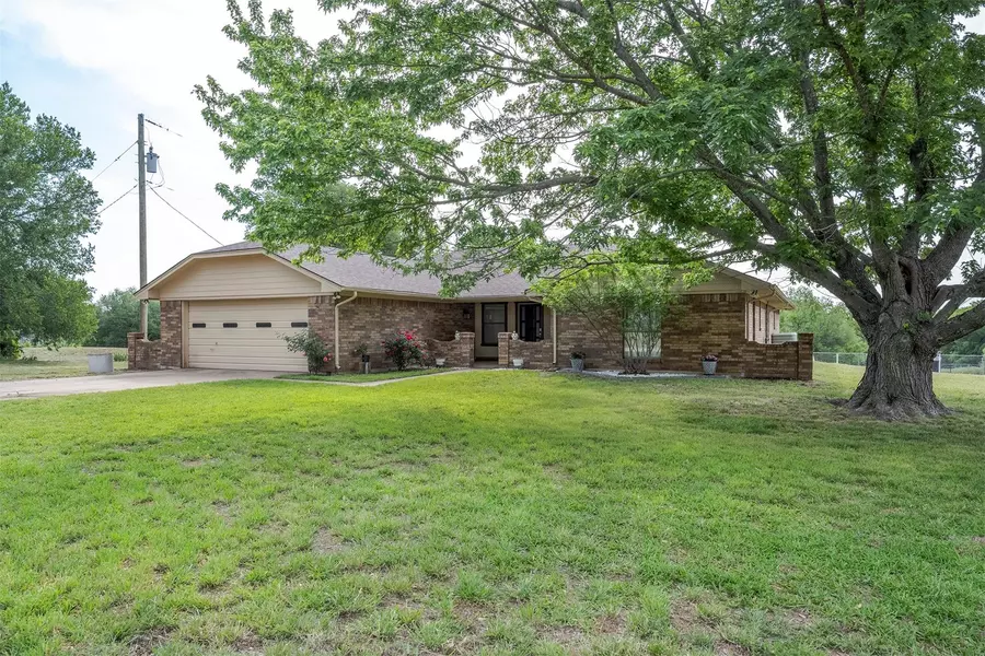 402 De La Cruz Street, Weatherford, TX 76085