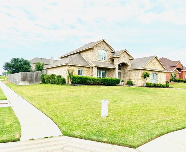 601 Winterwood Drive, Kennedale, TX 76060