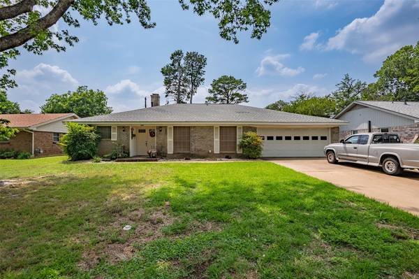 413 Carnation Lane, Hurst, TX 76053