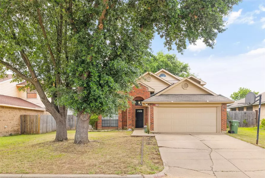 6206 Mercedes Drive, Arlington, TX 76001