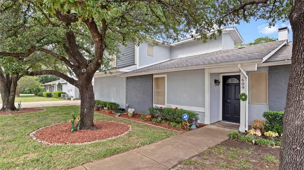 609 Ridgeline Drive, Hurst, TX 76053