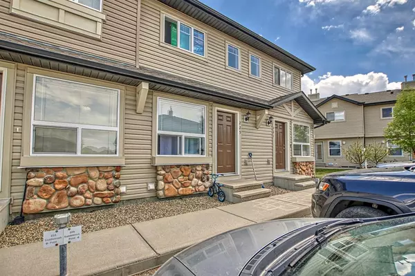 Calgary, AB T3J 0G4,225 Saddlebrook PT NE