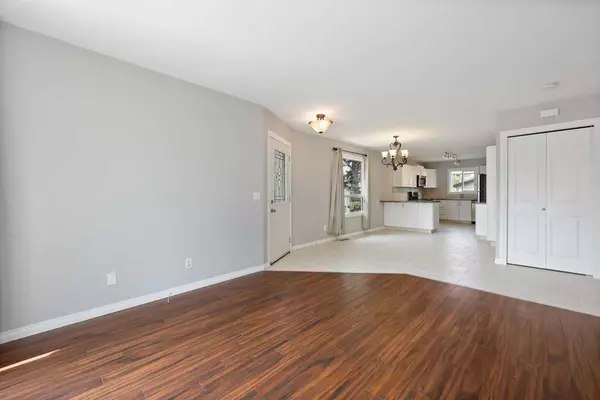 Airdrie, AB T4B 0P9,17 Aster PL SE