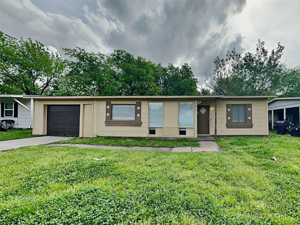 812 Grande Drive, Mesquite, TX 75149