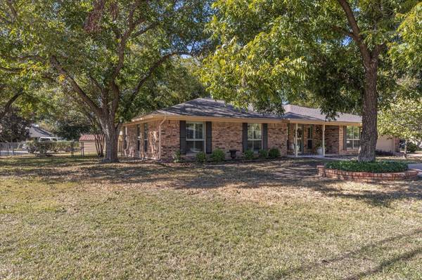 4512 Cimmaron Trail, Granbury, TX 76049