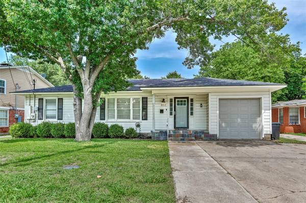 803 S Rusk Street, Gainesville, TX 76240