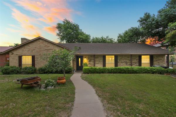 1206 N Cedar Ridge Drive, Duncanville, TX 75116