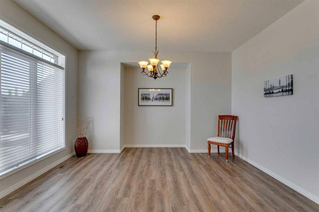 Calgary, AB T3H 3S2,1326 Strathcona DR SW