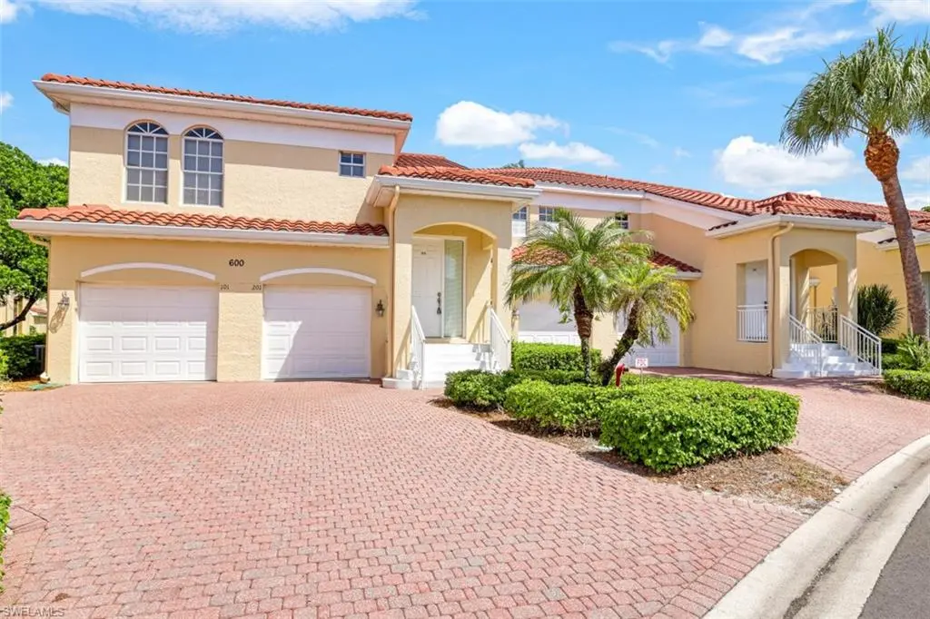 600 Lambiance CIR 6-201, Naples, FL 34108