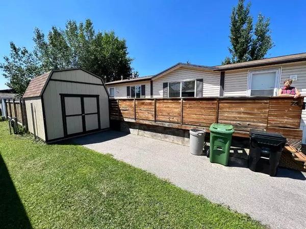 Calgary, AB T3B 5M9,3223 83 ST NW #76