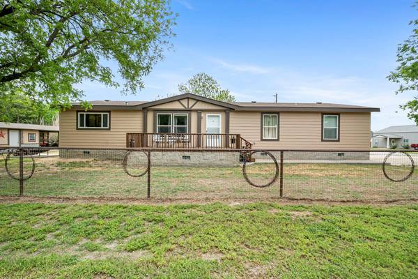 205 Ator Street, Lipan, TX 76462