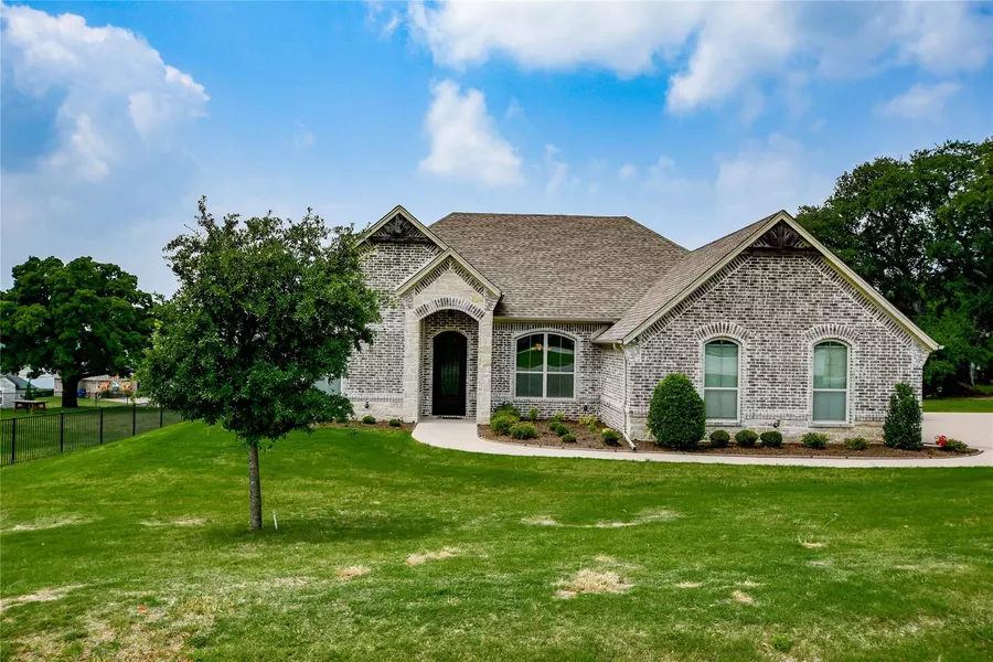 4404 Twin Oak Court, Granbury, TX 76049