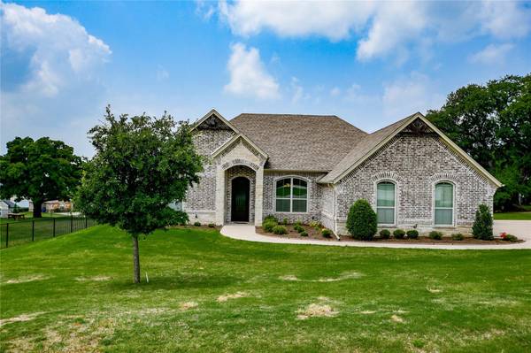 4404 Twin Oak Court, Granbury, TX 76049