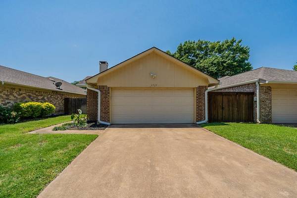 1727 Red Bud Lane, Euless, TX 76039