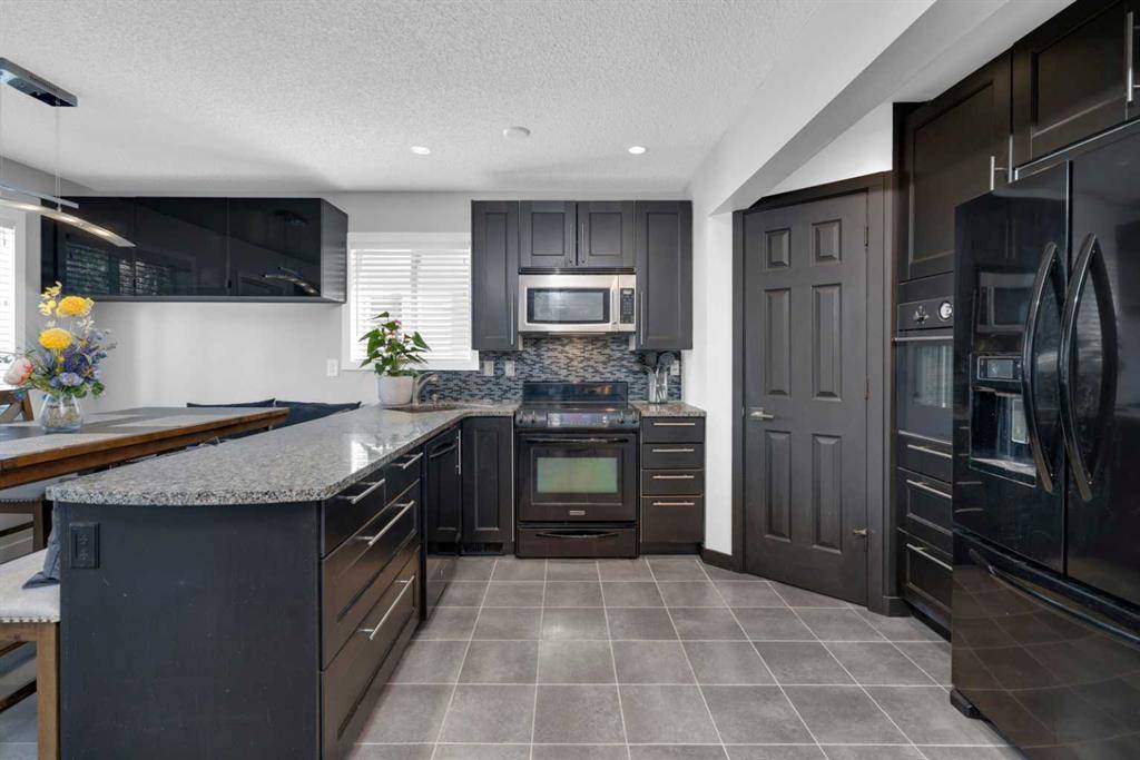 Calgary, AB T3G 4C3,58 Arbour Wood CRES NW