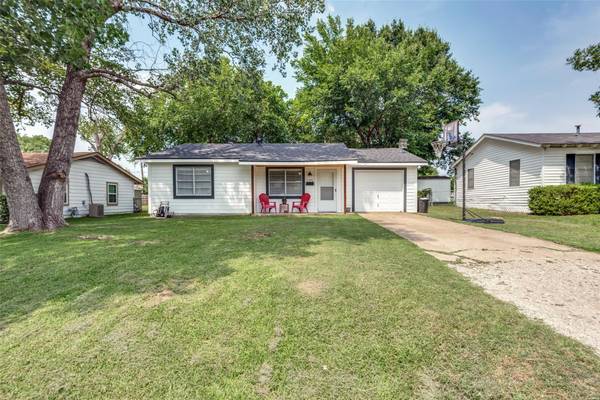 135 Westway Drive, Terrell, TX 75160