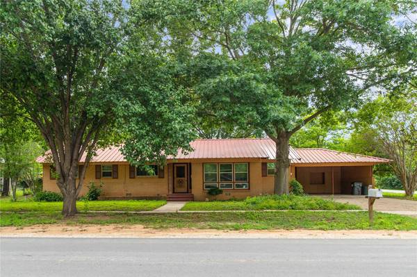 608 S Austin Street, De Leon, TX 76444