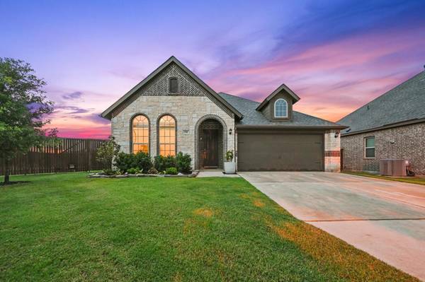 516 Kettlewood Court, Justin, TX 76247