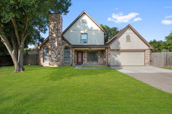 6015 Maple Leaf Drive, Arlington, TX 76017