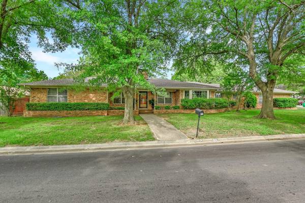 1111 Aspen Road, Gainesville, TX 76240