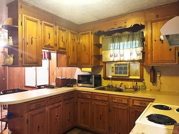 Clover, VA 24534,8042 Hunting Creek RD