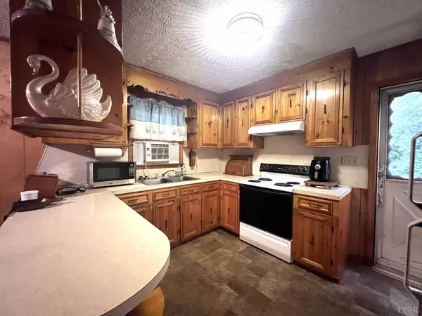 Clover, VA 24534,8042 Hunting Creek RD