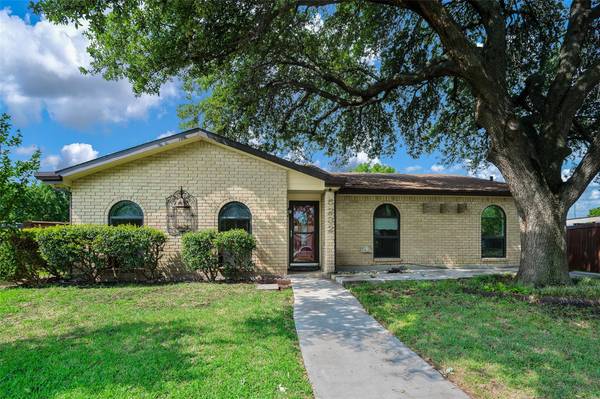 5232 Cook Circle, The Colony, TX 75056