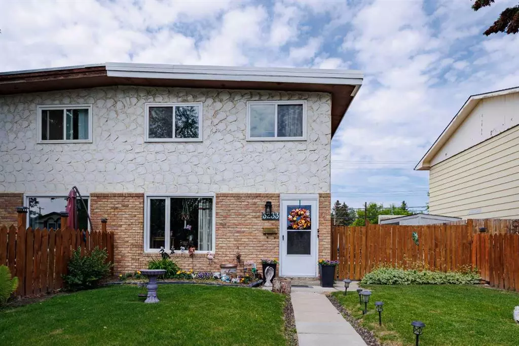 Calgary, AB T2B 1V1,3233 Doverville CRES SE