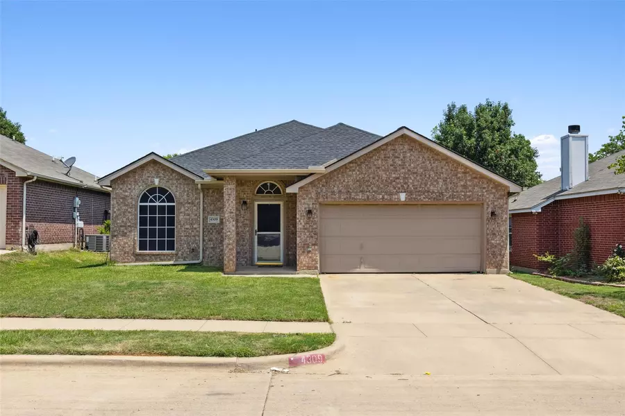 4309 Falcon Perch Circle, Arlington, TX 76001