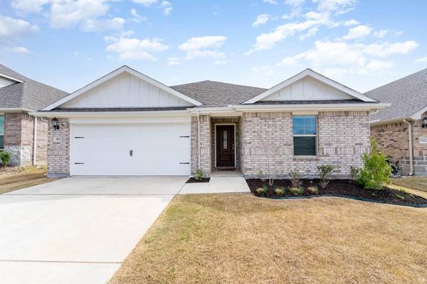 3012 Prairie Trail Avenue, Aubrey, TX 76227