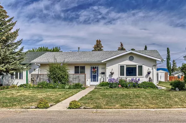 Strathmore, AB T1P 1B3,232 1 AVE