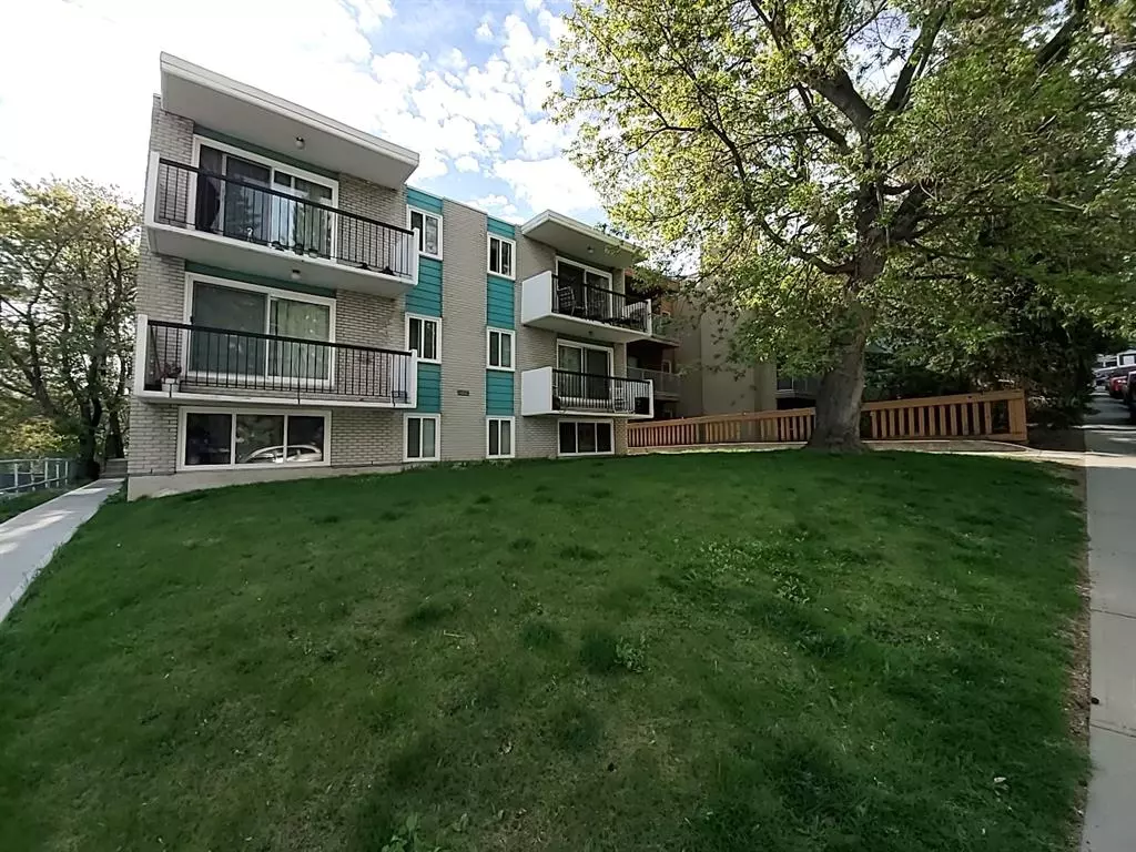 Calgary, AB T2T 4M4,2108 17 ST SW