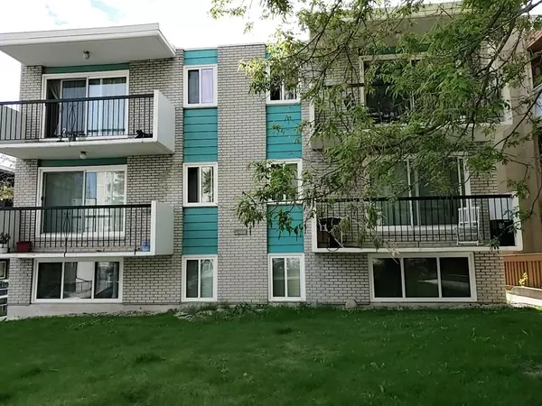 Calgary, AB T2T 4M4,2108 17 ST SW