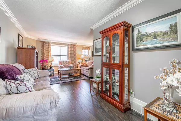 Calgary, AB T2W 6J3,128 Cedarwood LN SW