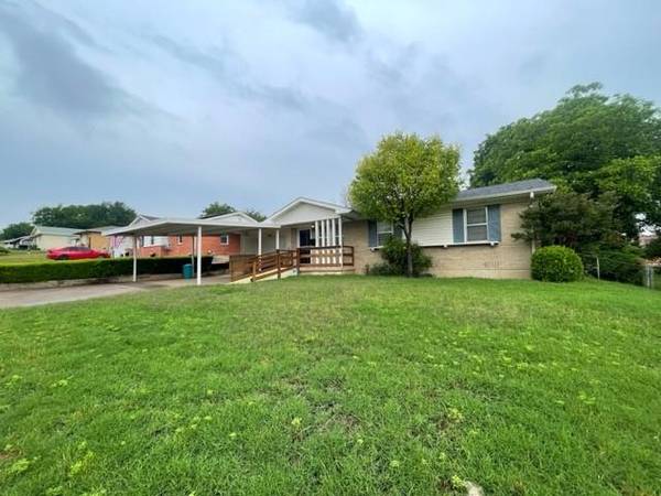 7932 Chaparral Drive, White Settlement, TX 76108