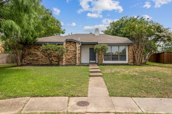 2120 Stein Way, Carrollton, TX 75007