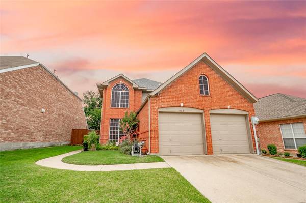 932 Winterstone Drive, Lewisville, TX 75067