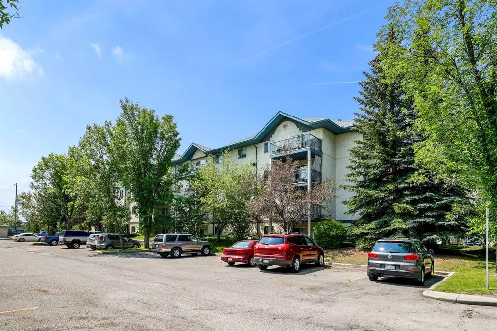 Calgary, AB T2B 3J8,11 Dover Point SE #408