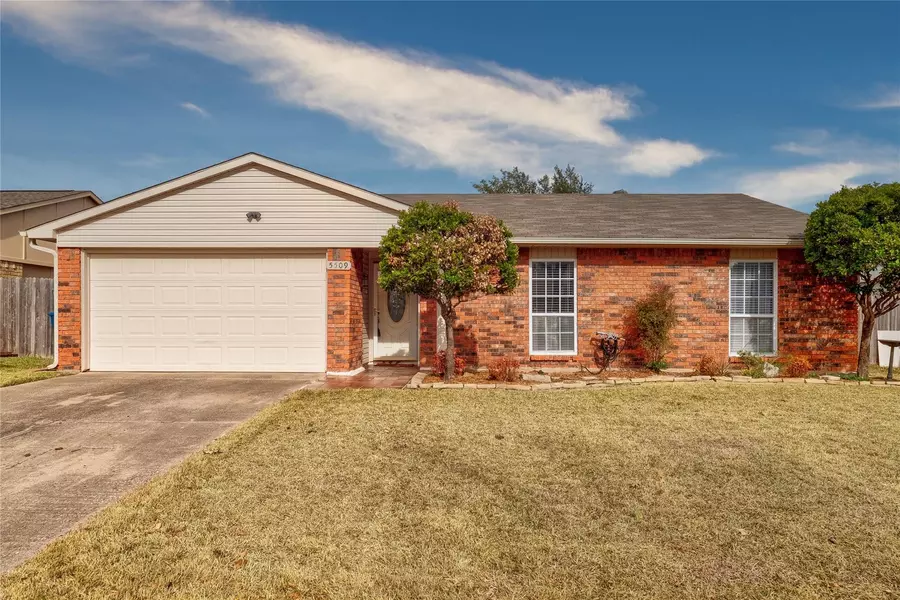 5509 Adams Drive, The Colony, TX 75056