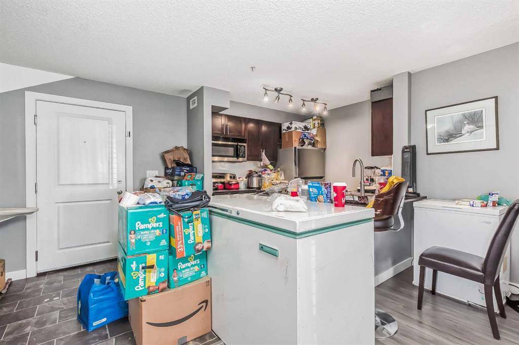 Calgary, AB T3B 0S3,195 Kincora Glen RD NW #105
